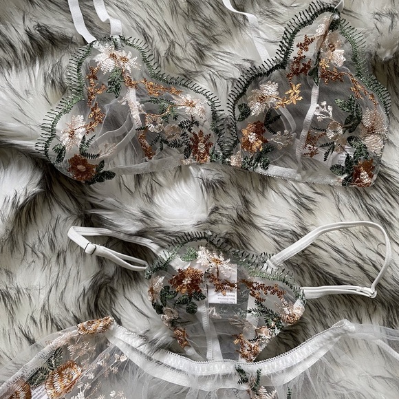 Adorable Fairy Nymph Floral Embroidered Lingerie - Picture 8 of 8